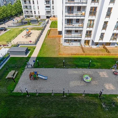 Ursus Sunny For 4 Guests With Parking & Balcony By Renters דירה