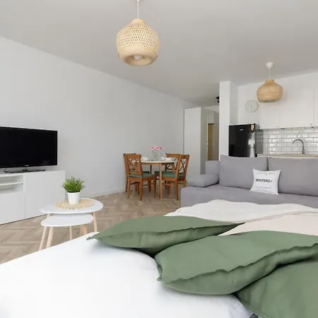Ursus Sunny For 4 Guests With Parking & Balcony By Renters *
