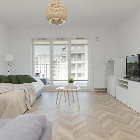 Ursus Sunny For 4 Guests With Parking & Balcony By Renters