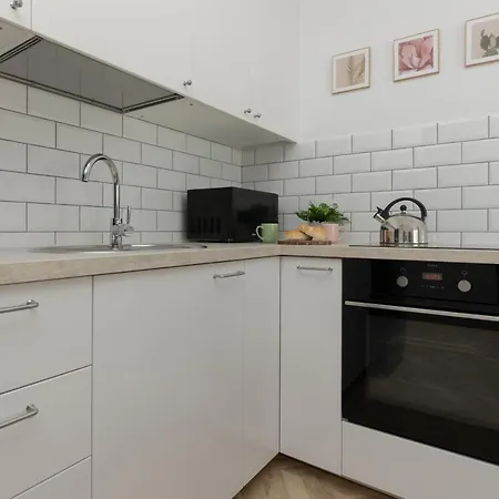 Daire Ursus Sunny For 4 Guests With Parking & Balcony By Renters Varşova