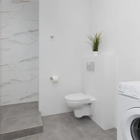 Daire Ursus Sunny For 4 Guests With Parking & Balcony By Renters