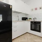 Ursus Sunny For 4 Guests With Parking & Balcony By Renters Warschau