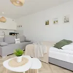 Ursus Sunny For 4 Guests With Parking & Balcony By Renters Appartement *