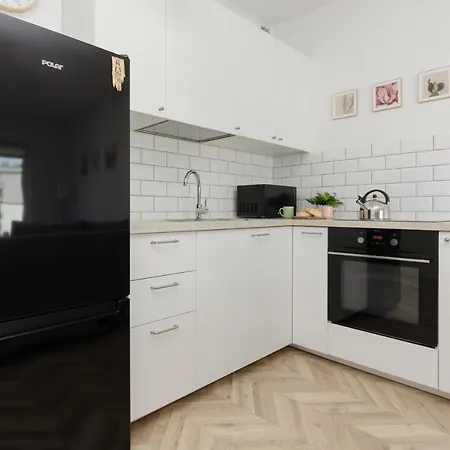 Ursus Sunny For 4 Guests With Parking & Balcony By Renters Warsaw